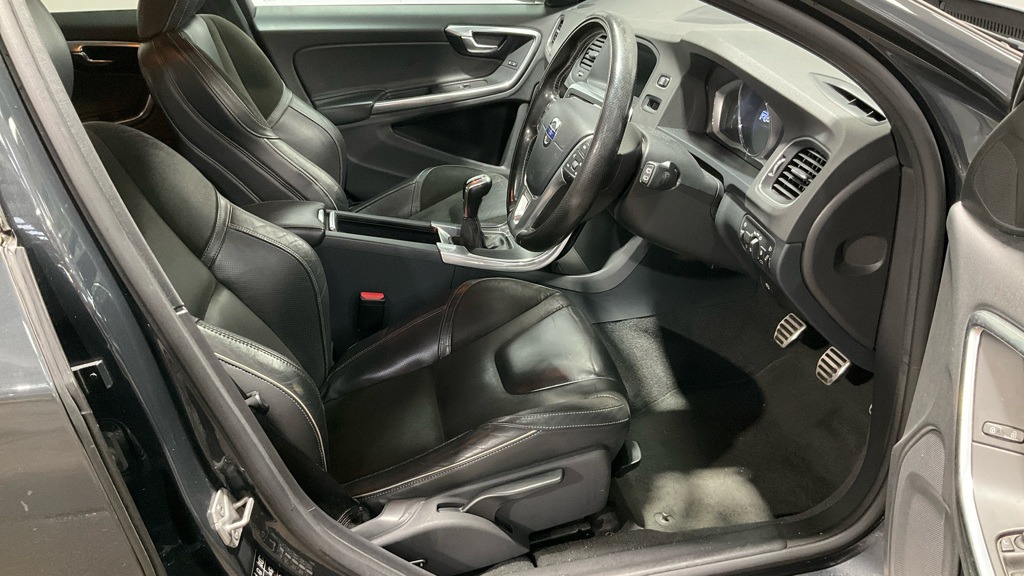 Used Volvo V60 2016 for sale - 76821972: Photo 9