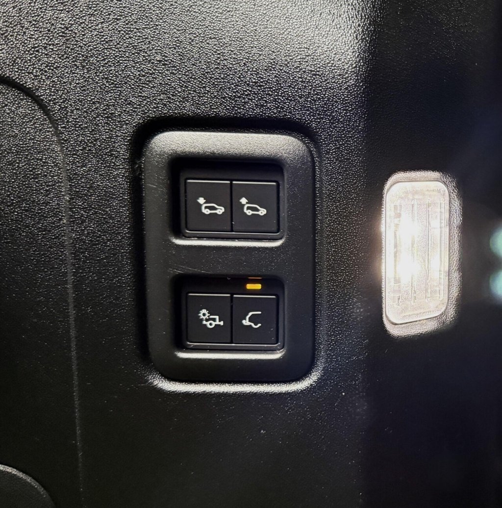 Used Land Rover Defender 2020 for sale - 78081145: Photo 40