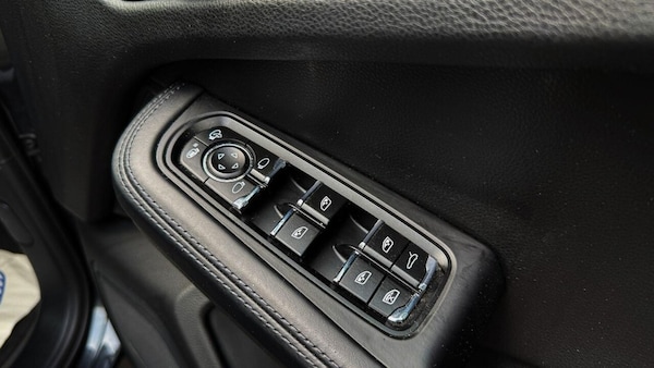 Used Porsche Macan 2019 for sale - 75616526: Photo 43