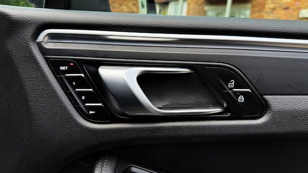 Used Porsche Macan 2019 for sale - 75616526: Photo 44
