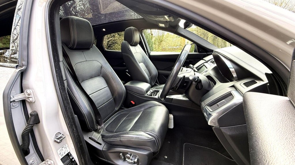 Used Jaguar E-Pace 2019 for sale - 78117456: Photo 3