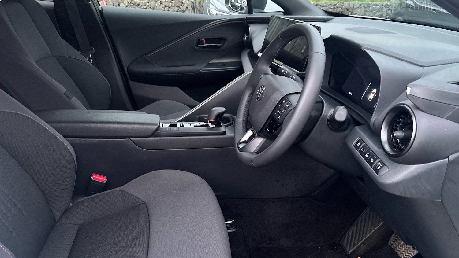 Used Toyota C-HR 2024 for sale - 76932105: Photo 11