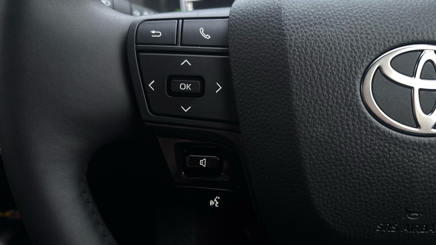 Used Toyota C-HR 2024 for sale - 76932105: Photo 32