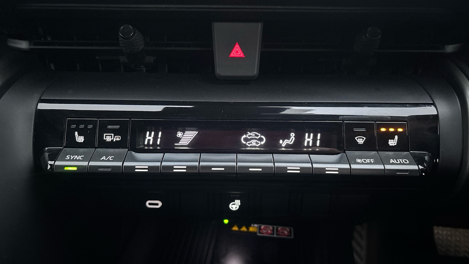 Used Toyota C-HR 2024 for sale - 76932105: Photo 40