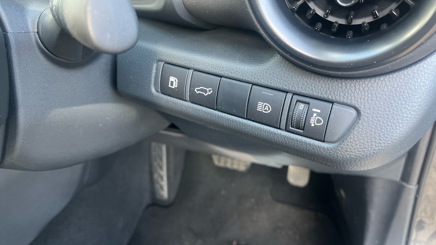 Used Toyota C-HR 2024 for sale - 77901461: Photo 34