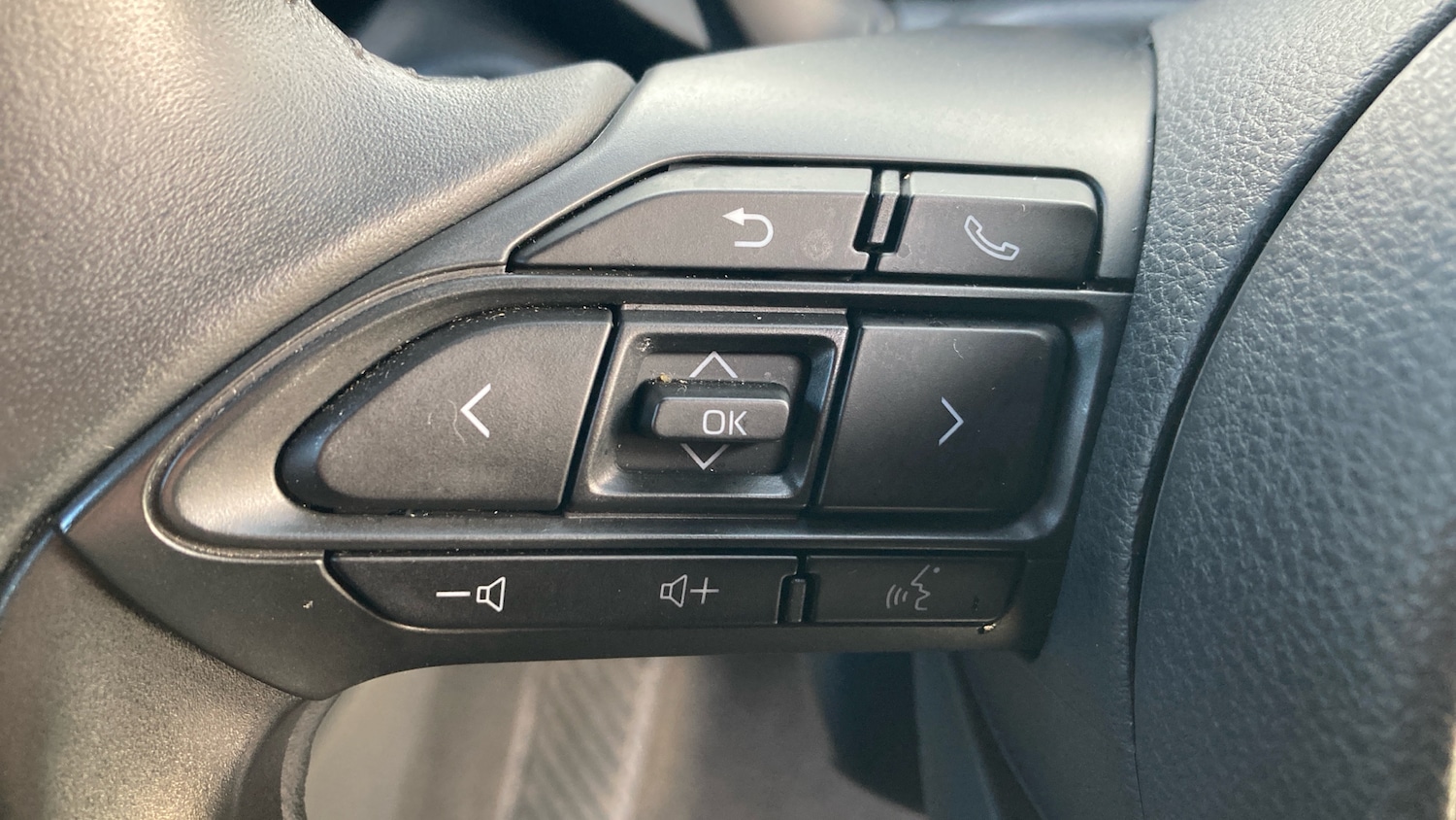 Used Toyota Yaris Cross 2023 for sale - 76352036: Photo 33