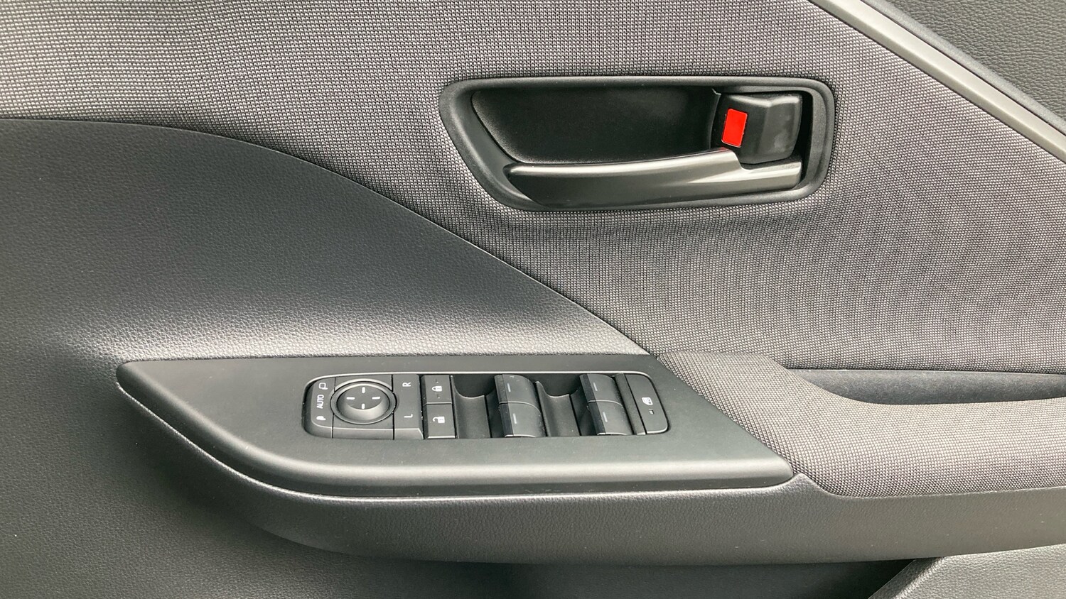 Used Toyota C-HR 2025 for sale - 76126226: Photo 36