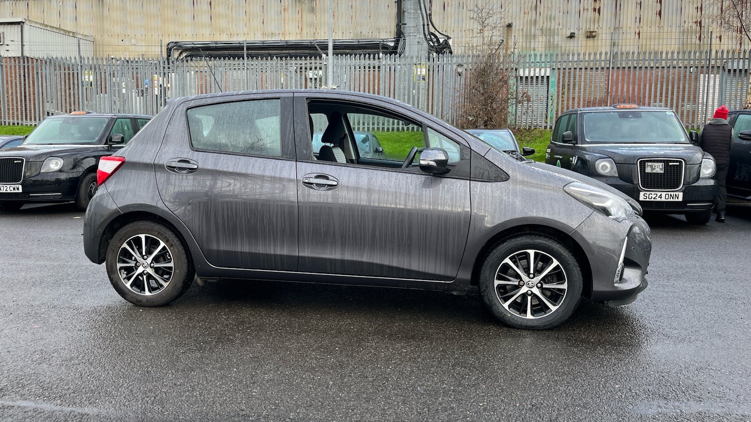 Used Toyota Yaris 2018 for sale - 76984647: Photo 16