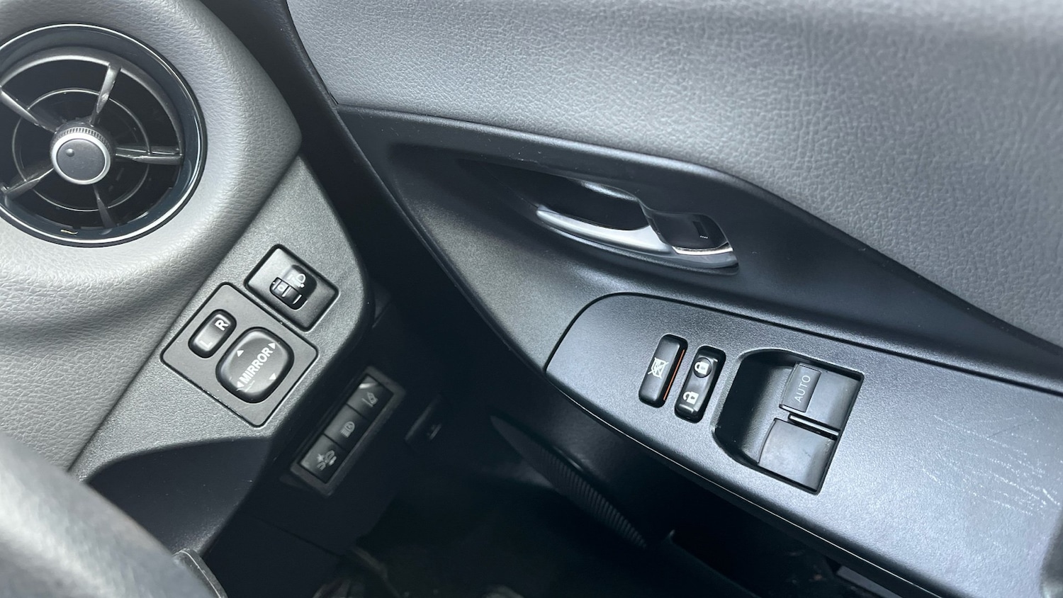 Used Toyota Yaris 2018 for sale - 76984647: Photo 22