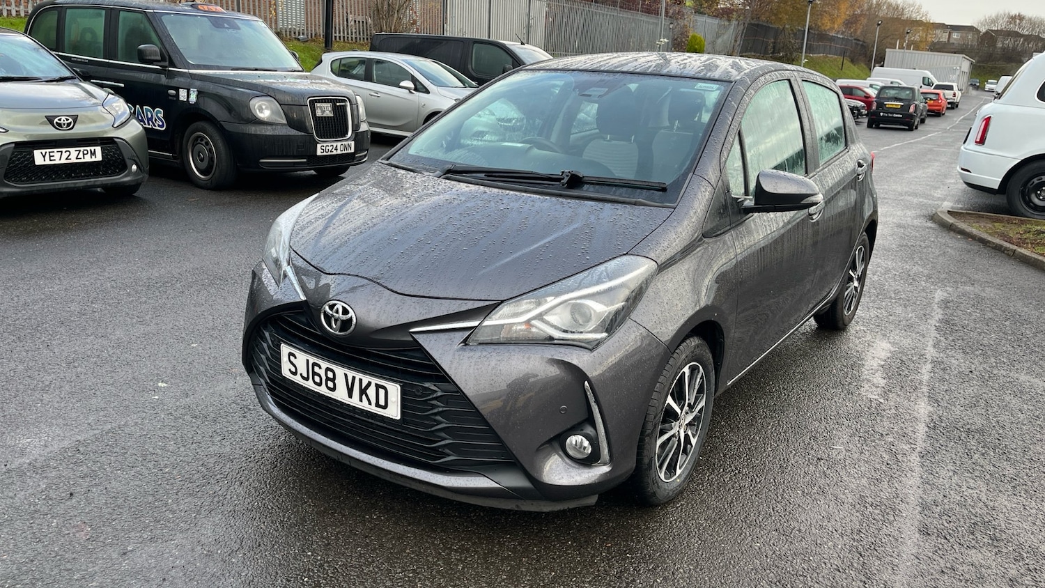 Used Toyota Yaris 2018 for sale - 76984647: Photo 32