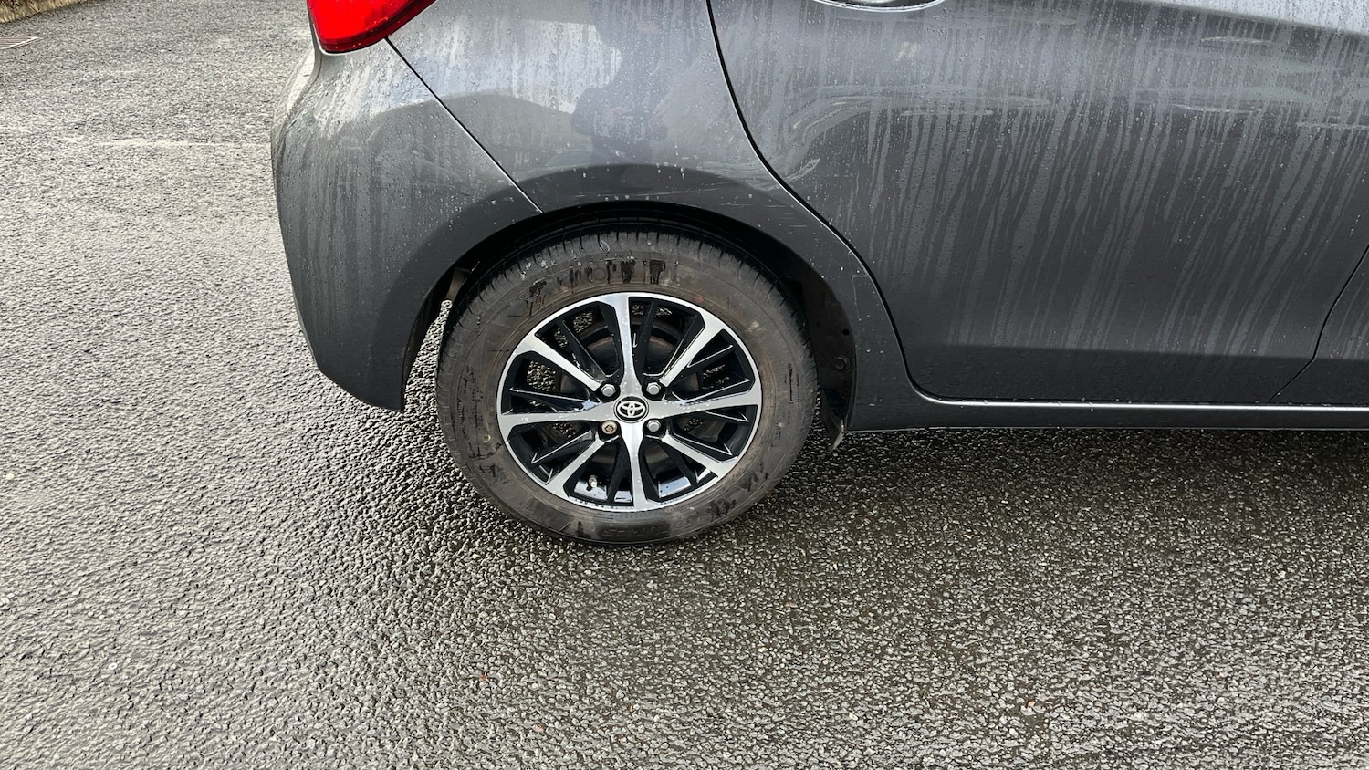 Used Toyota Yaris 2018 for sale - 76984647: Photo 44