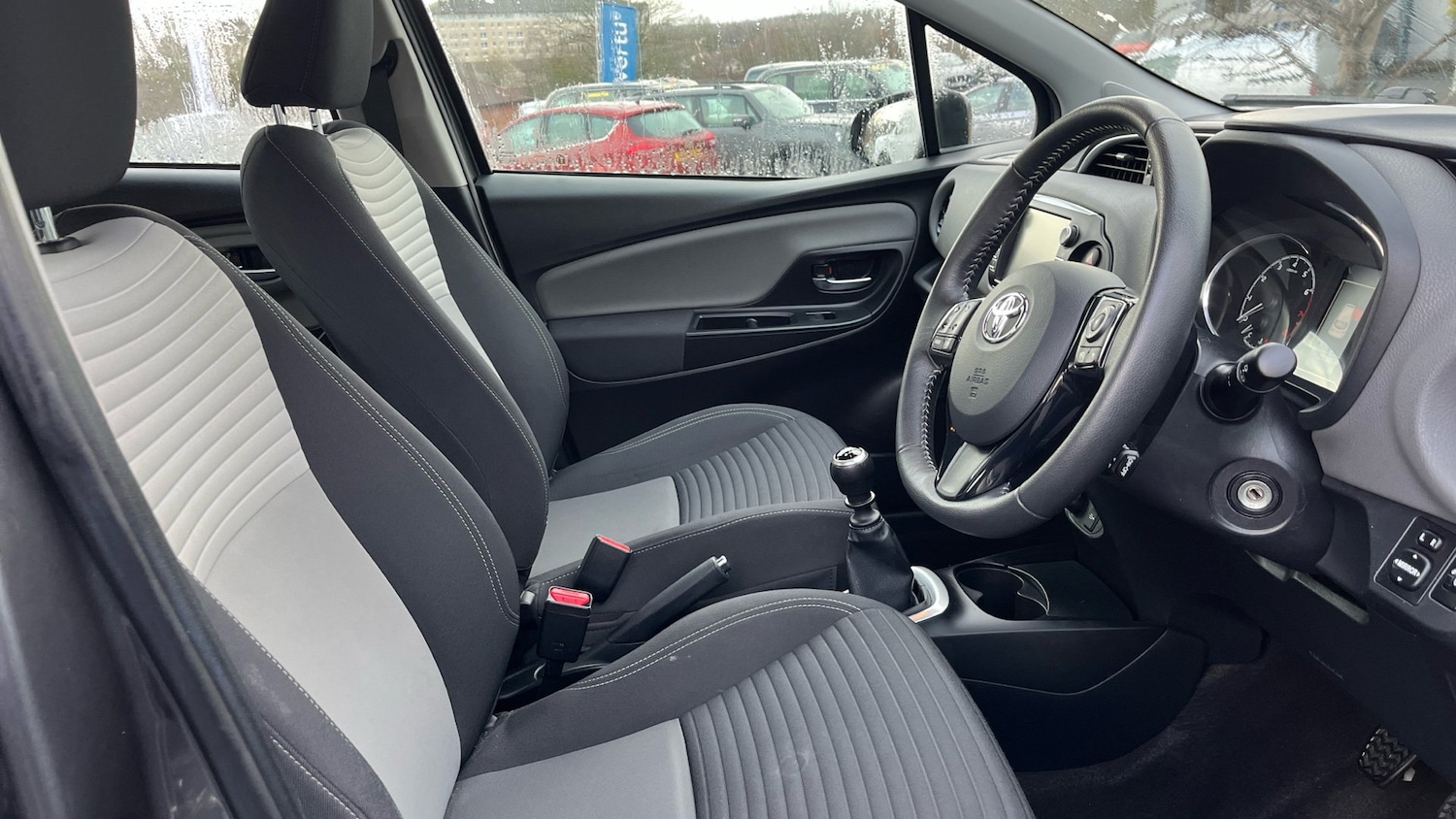 Used Toyota Yaris 2018 for sale - 76984647: Photo 47