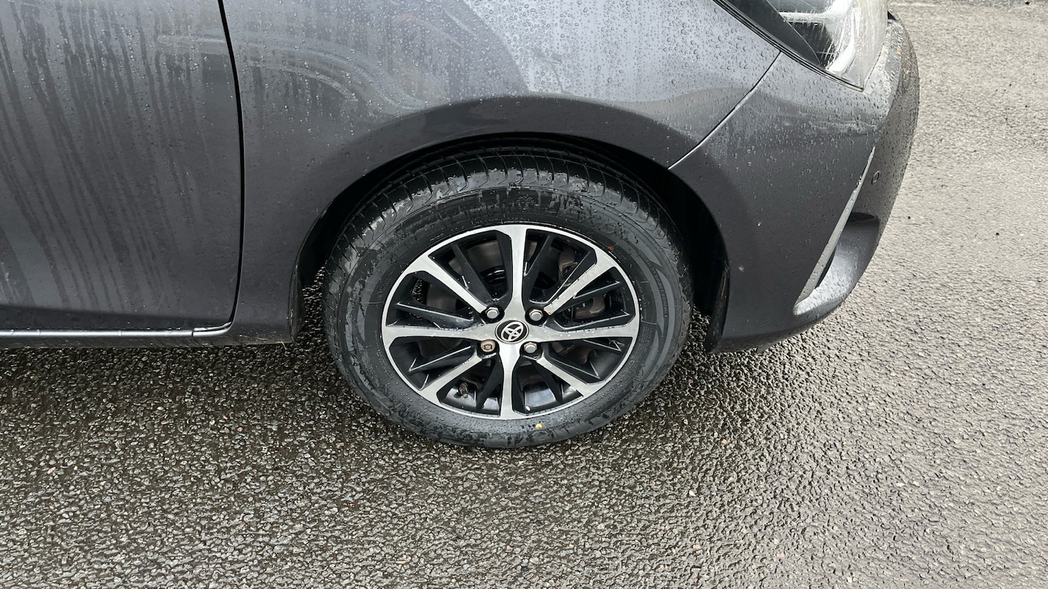 Used Toyota Yaris 2018 for sale - 76984647: Photo 49