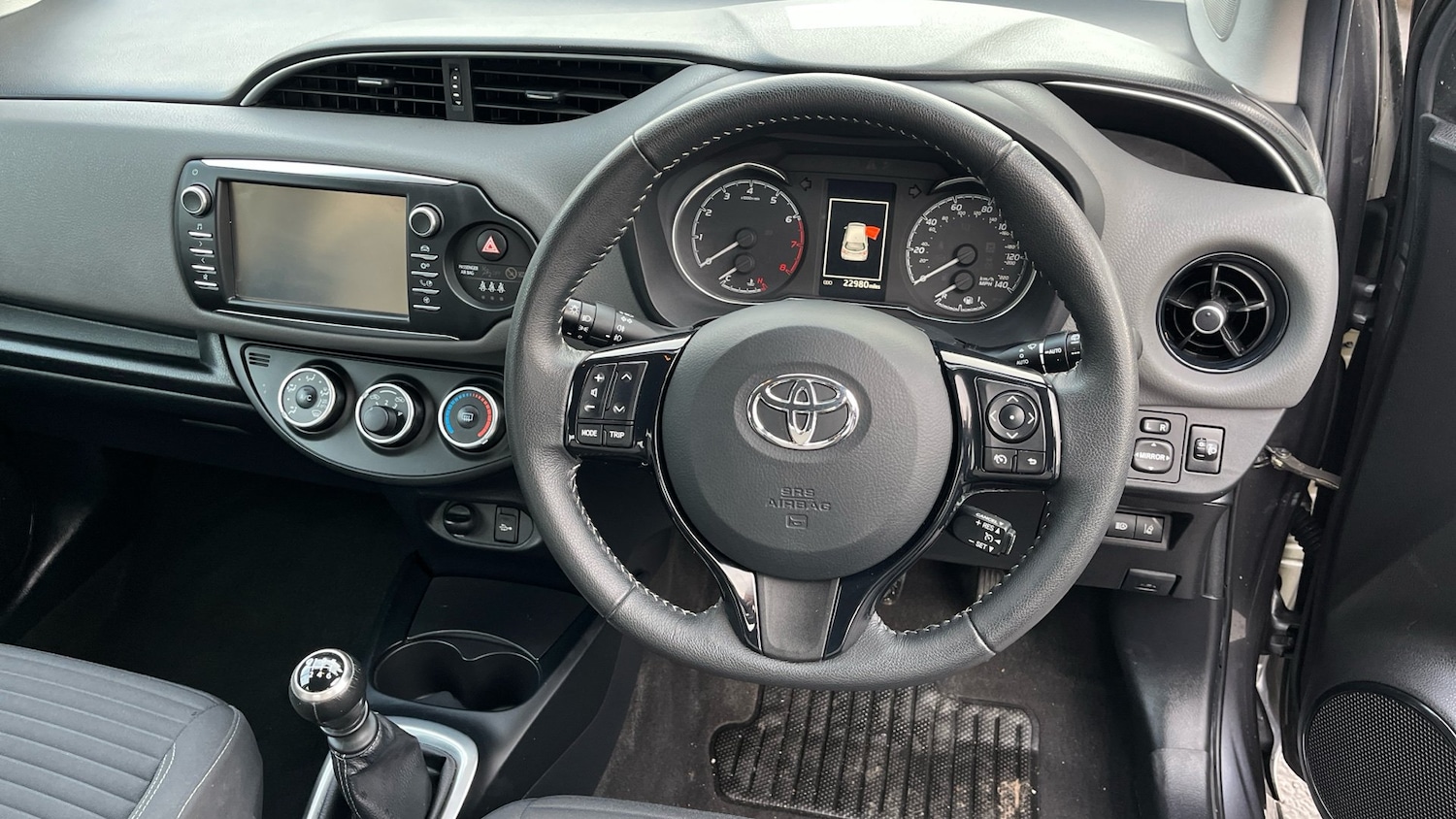 Used Toyota Yaris 2018 for sale - 76984647: Photo 8