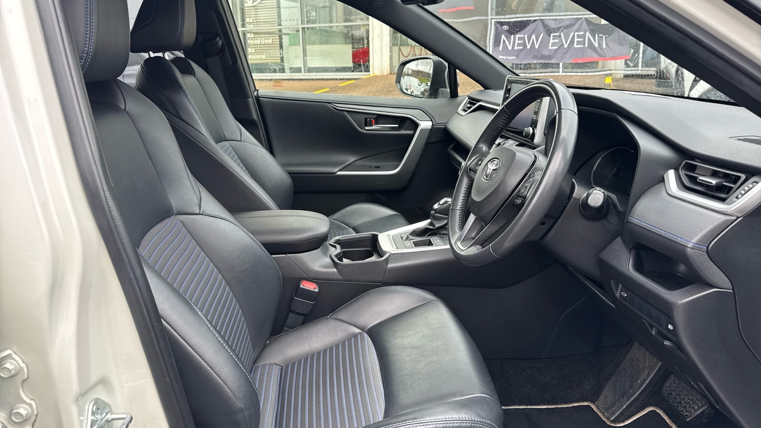 Used Toyota RAV4 2021 for sale - 77567623: Photo 11