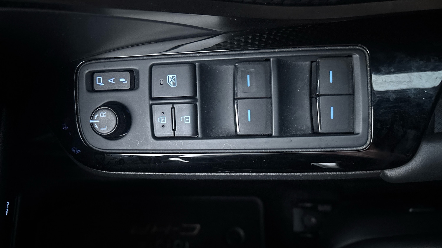 Used Toyota C-HR 2023 for sale - 76818777: Photo 32