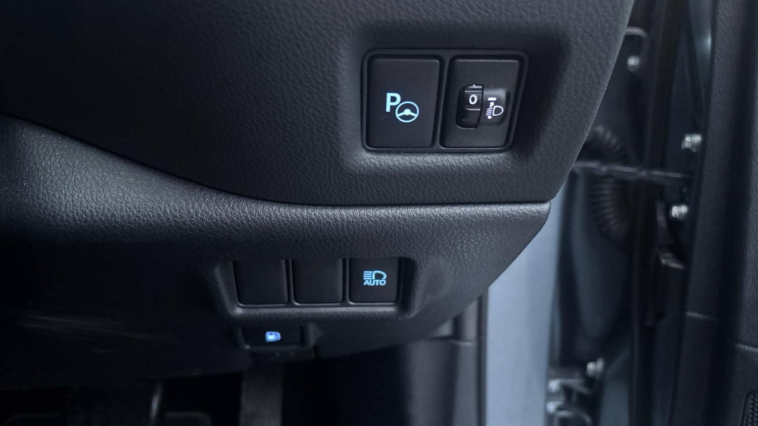 Used Toyota C-HR 2023 for sale - 76818777: Photo 33