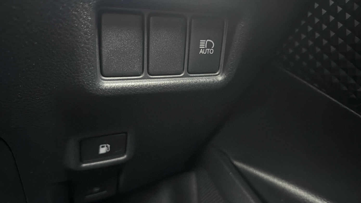 Used Toyota C-HR 2022 for sale - 77603603: Photo 39