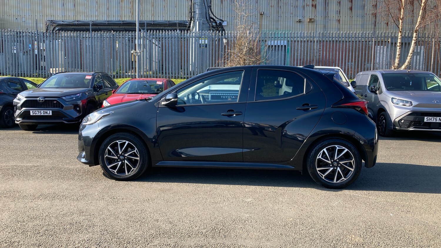 Used Toyota Yaris 2023 for sale - 77997498: Photo 17