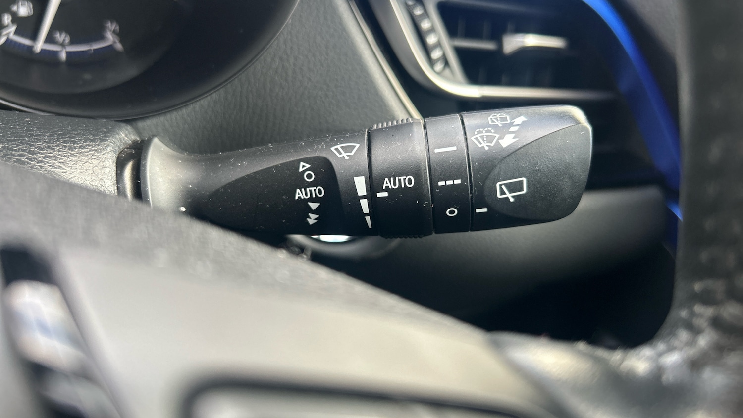 Used Toyota C-HR 2020 for sale - 77690625: Photo 35