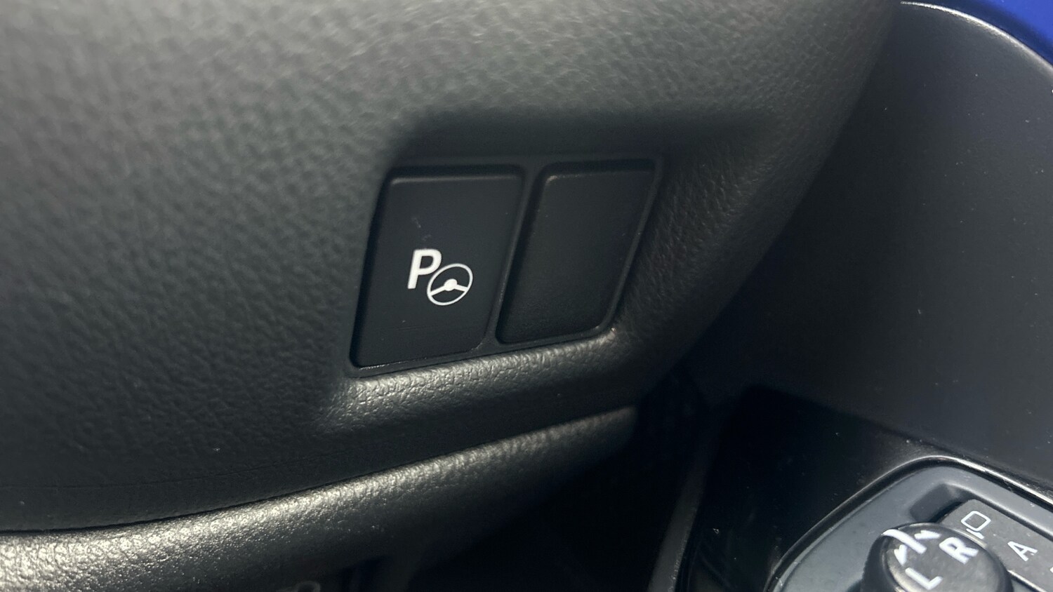 Used Toyota C-HR 2020 for sale - 77690625: Photo 39