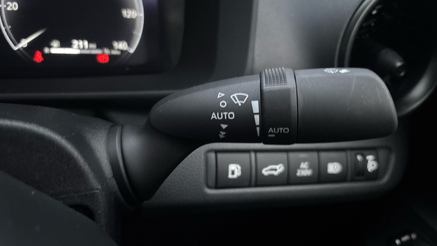 Used Toyota C-HR 2024 for sale - 77125639: Photo 28