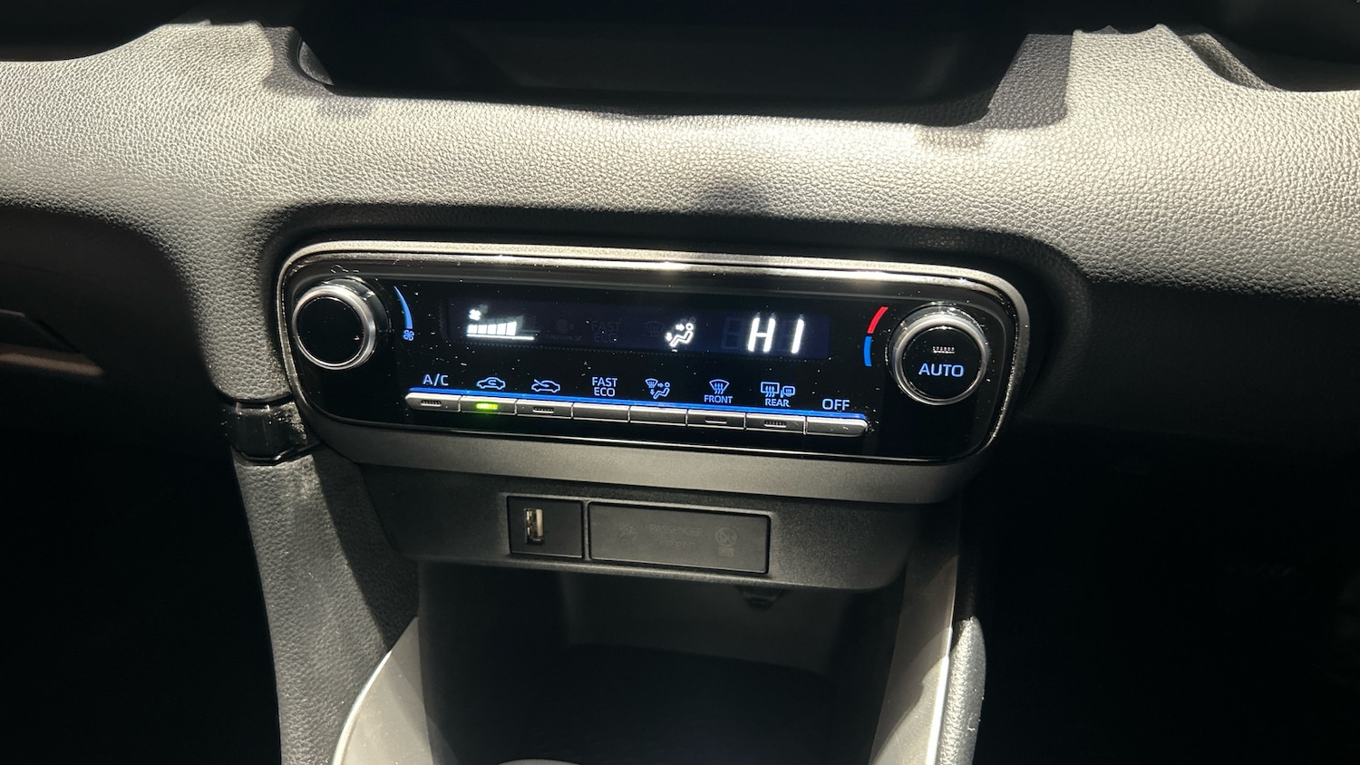 Used Toyota Yaris 2023 for sale - 76157663: Photo 28