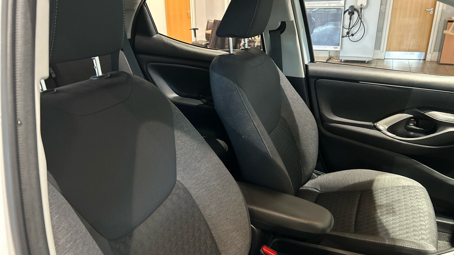 Used Toyota Yaris 2023 for sale - 76157663: Photo 44