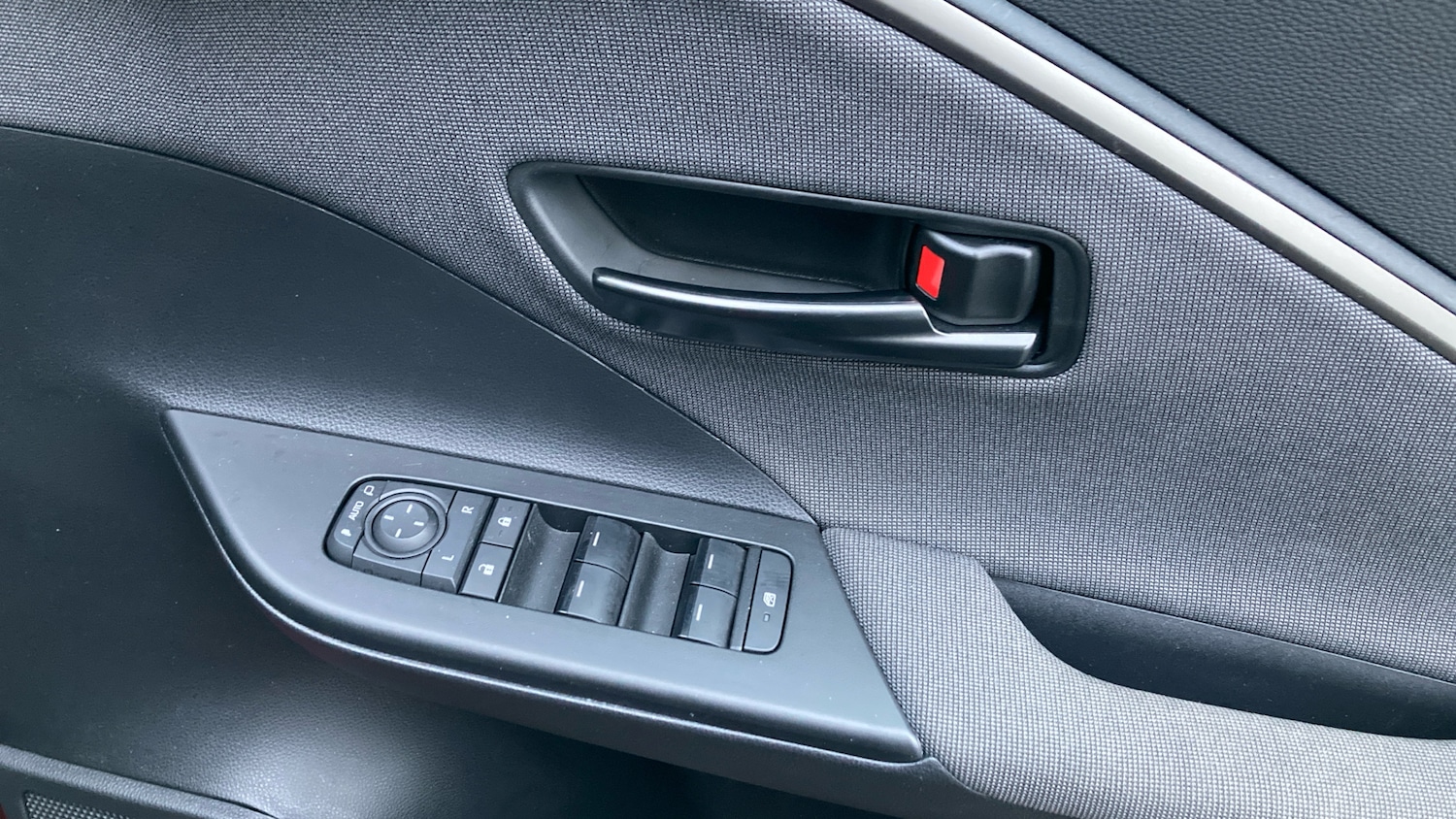 Used Toyota C-HR 2025 for sale - 76818755: Photo 31