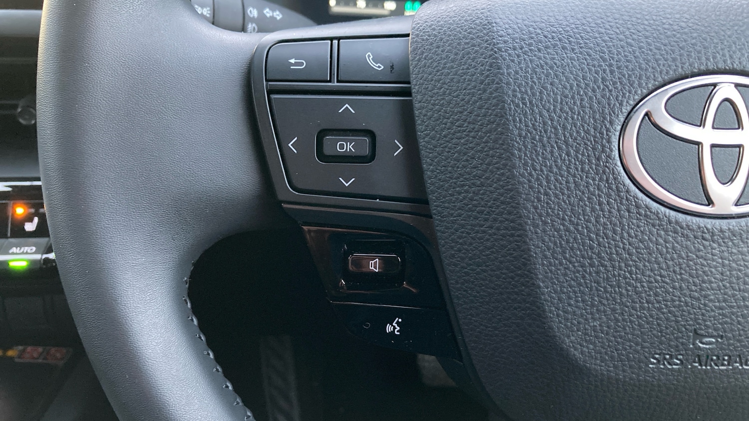 Used Toyota C-HR 2025 for sale - 76818755: Photo 36