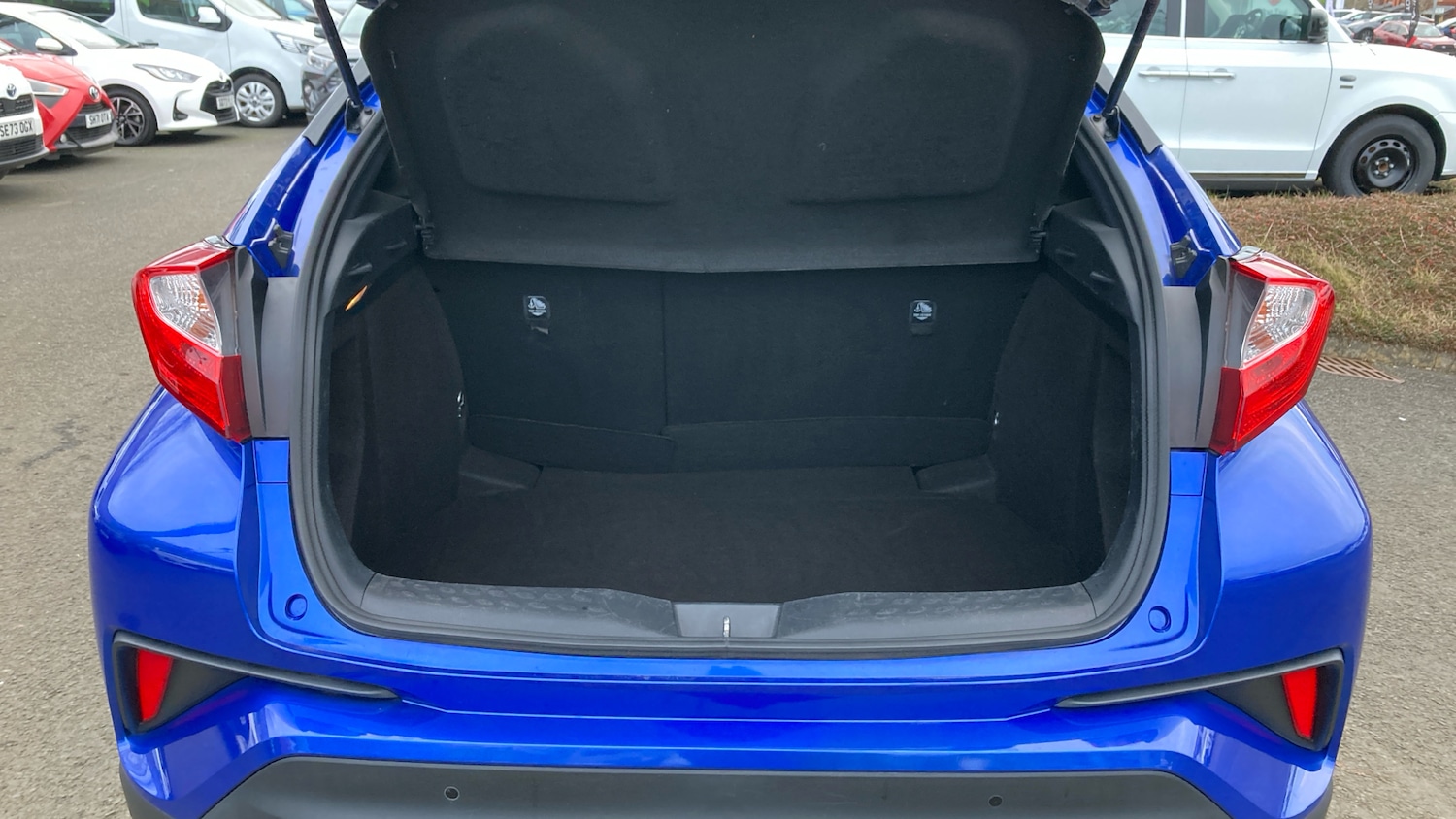 Used Toyota C-HR 2018 for sale - 77945949: Photo 14