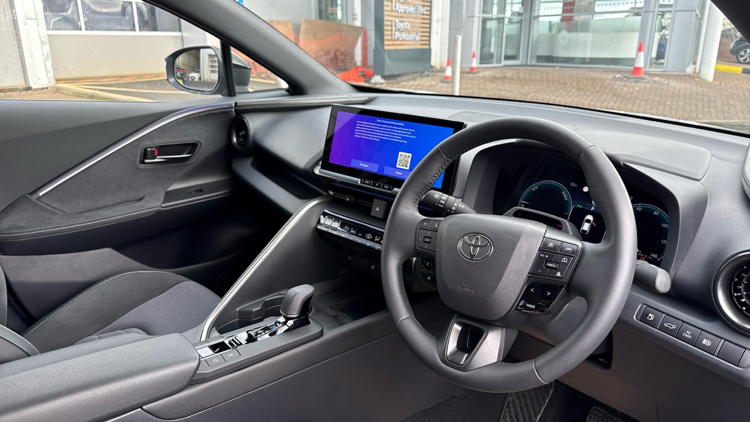 Used Toyota C-HR 2024 for sale - 76565315: Photo 11