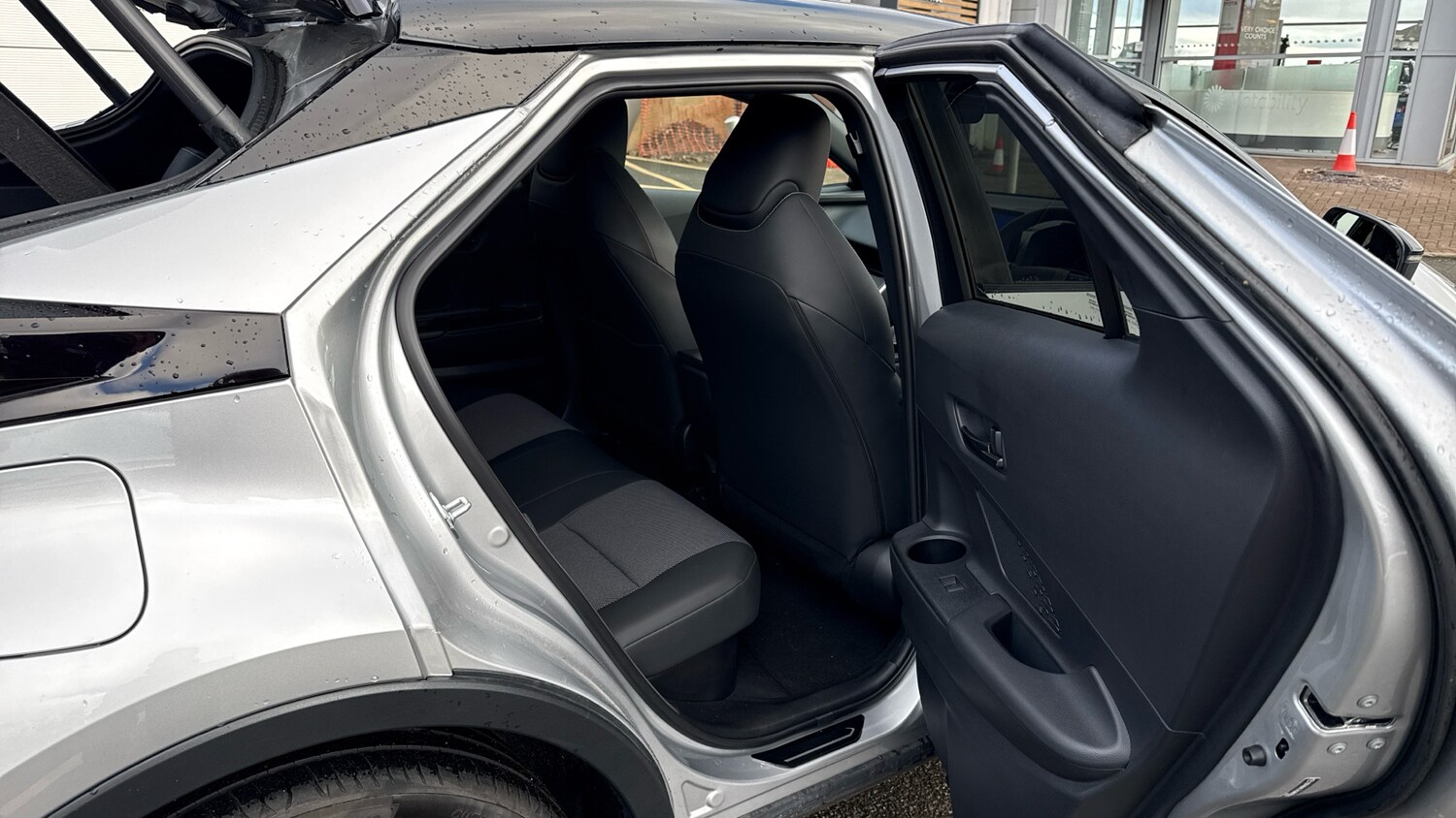 Used Toyota C-HR 2024 for sale - 76565315: Photo 12