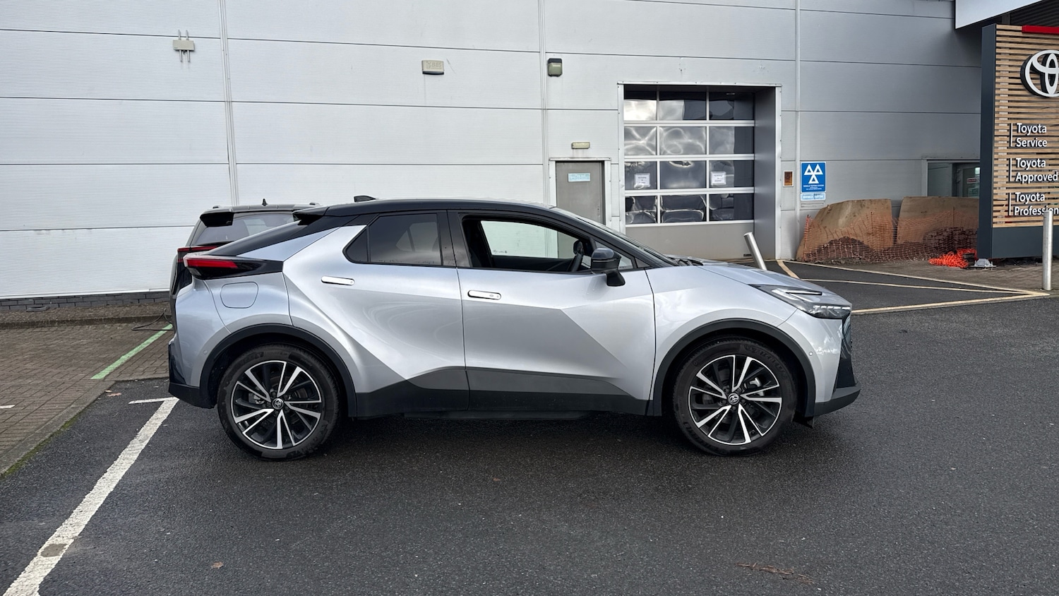 Used Toyota C-HR 2024 for sale - 76565315: Photo 16