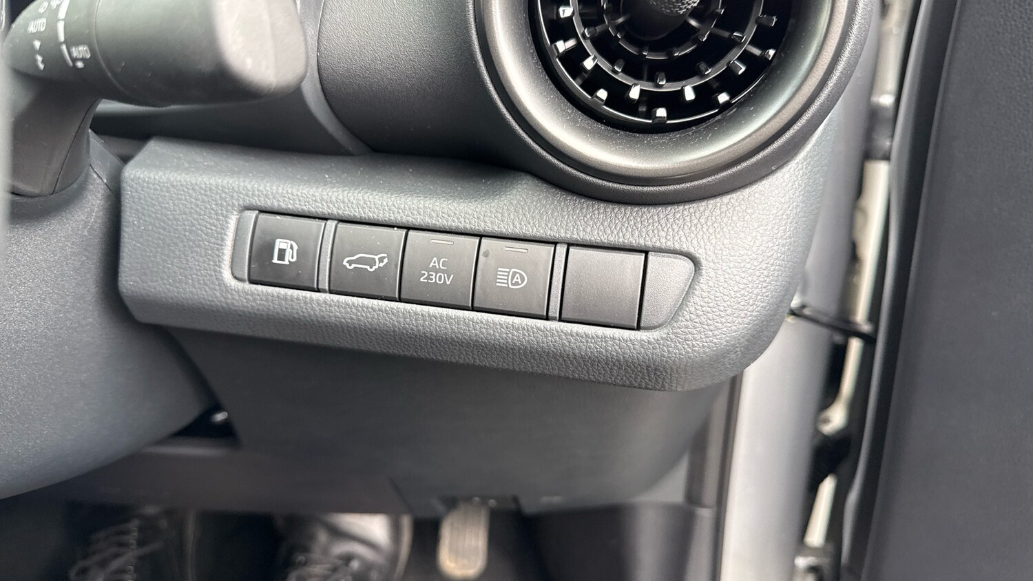 Used Toyota C-HR 2024 for sale - 76565315: Photo 29