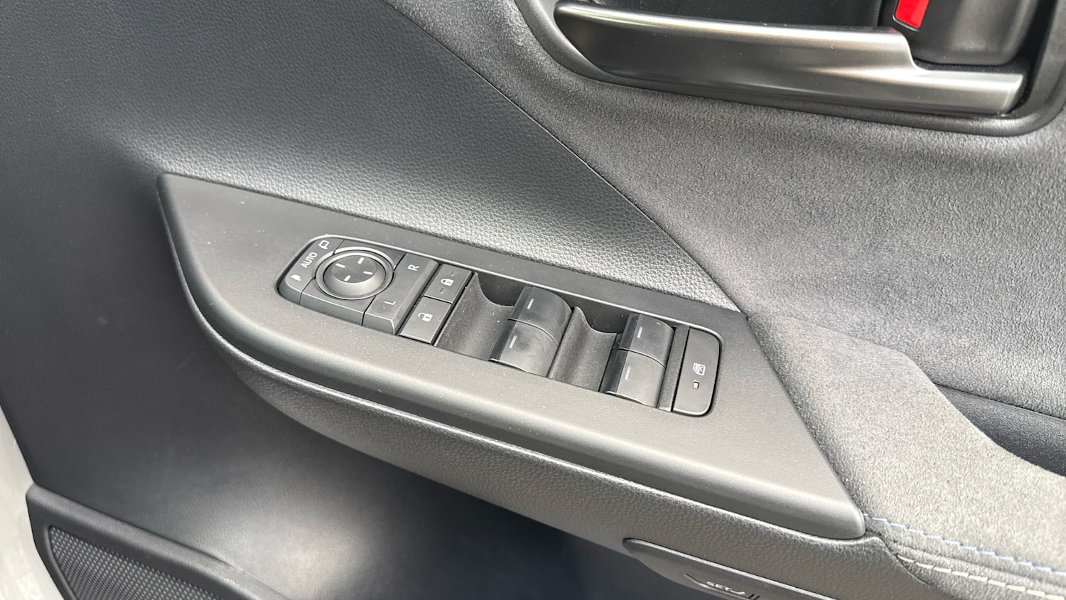 Used Toyota C-HR 2024 for sale - 76565315: Photo 30