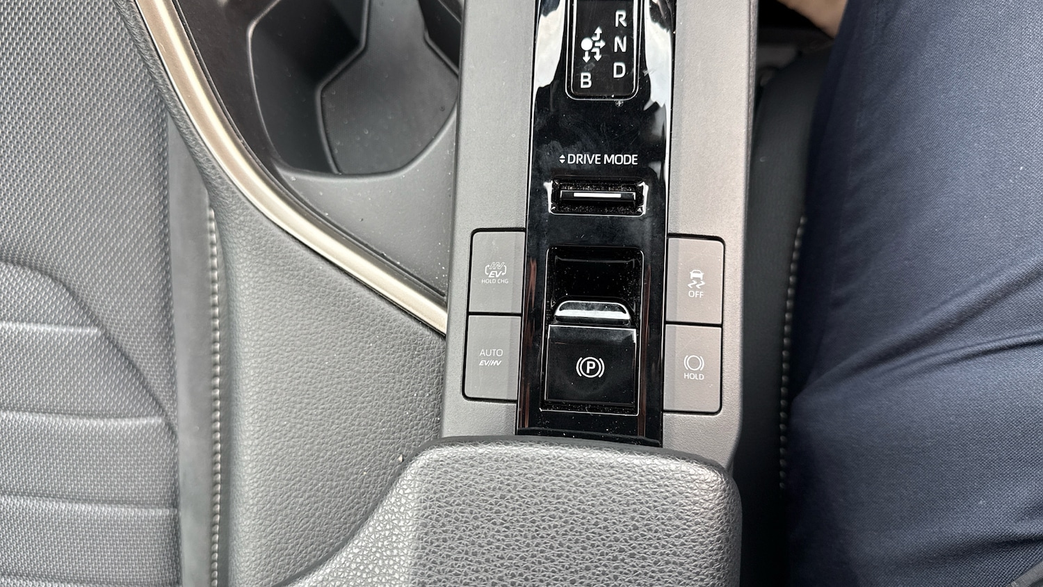 Used Toyota C-HR 2024 for sale - 76565315: Photo 45