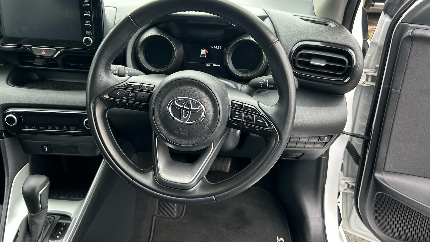 Used Toyota Yaris 2022 for sale - 76477129: Photo 8