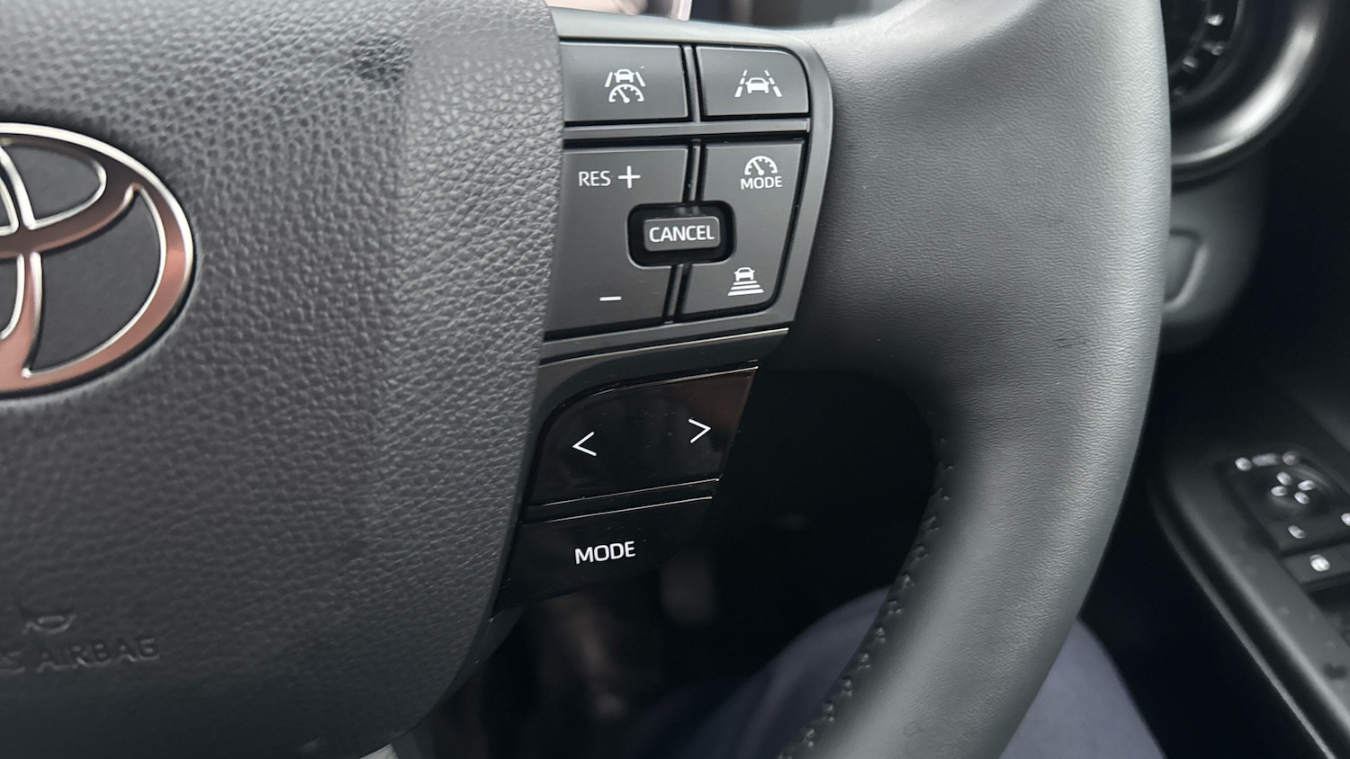 Used Toyota C-HR 2024 for sale - 77638721: Photo 25