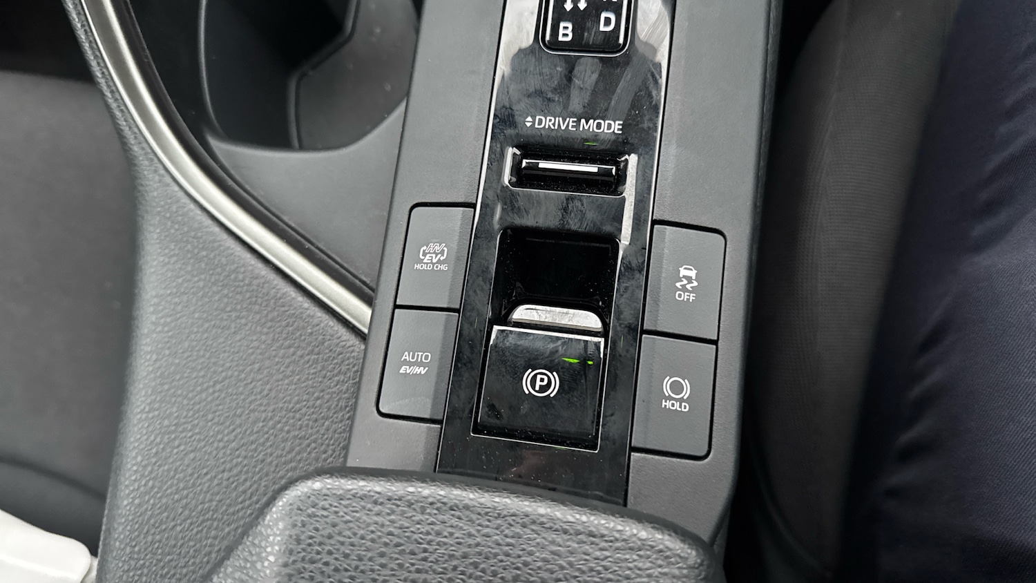 Used Toyota C-HR 2024 for sale - 77638721: Photo 30