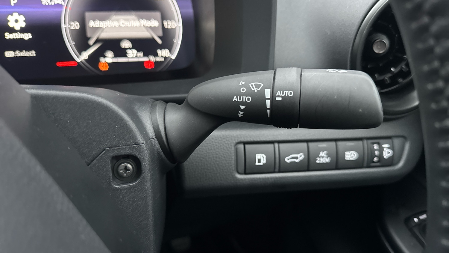 Used Toyota C-HR 2024 for sale - 77638721: Photo 32