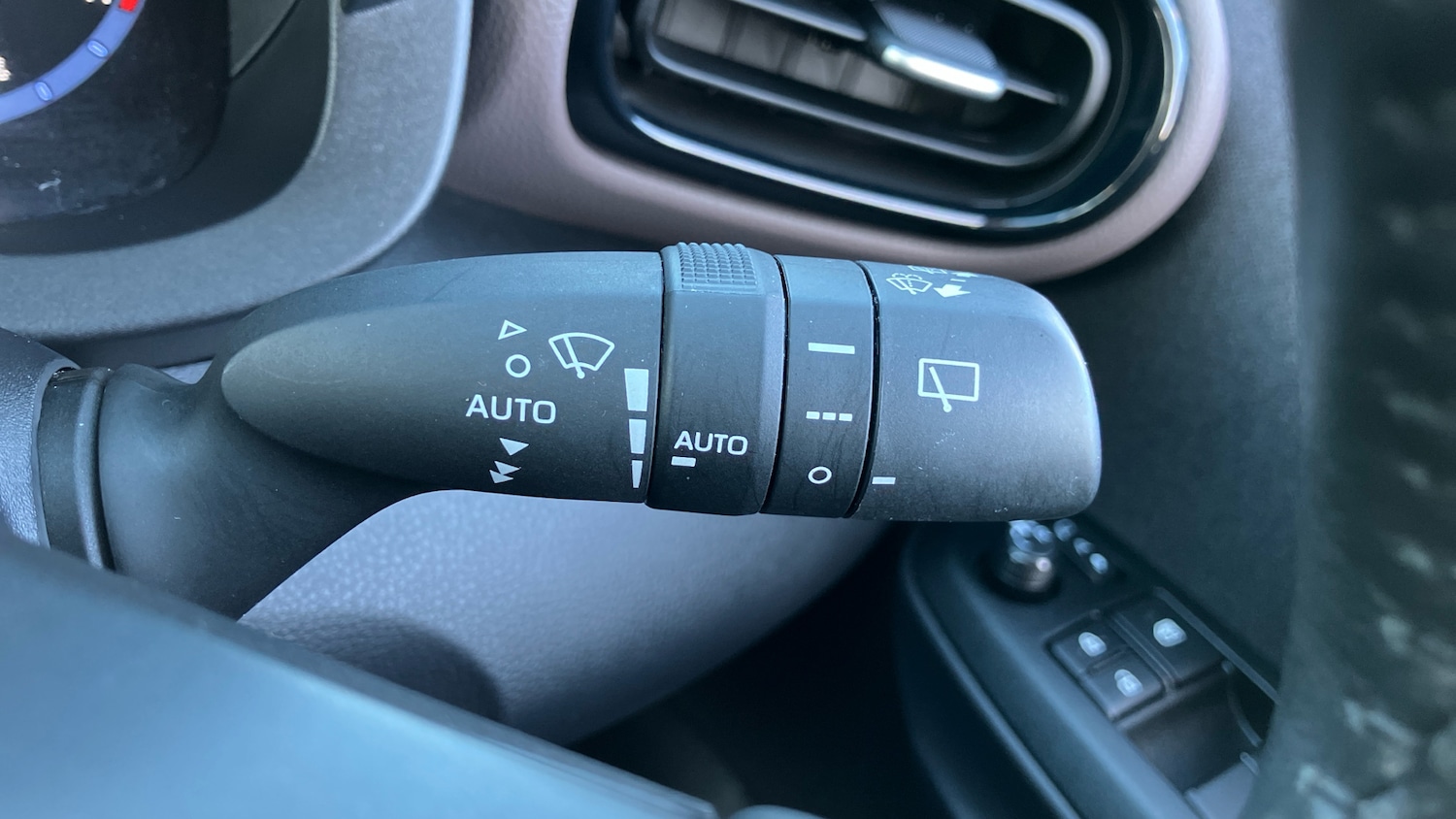 Used Toyota Yaris Cross 2023 for sale - 76532587: Photo 39