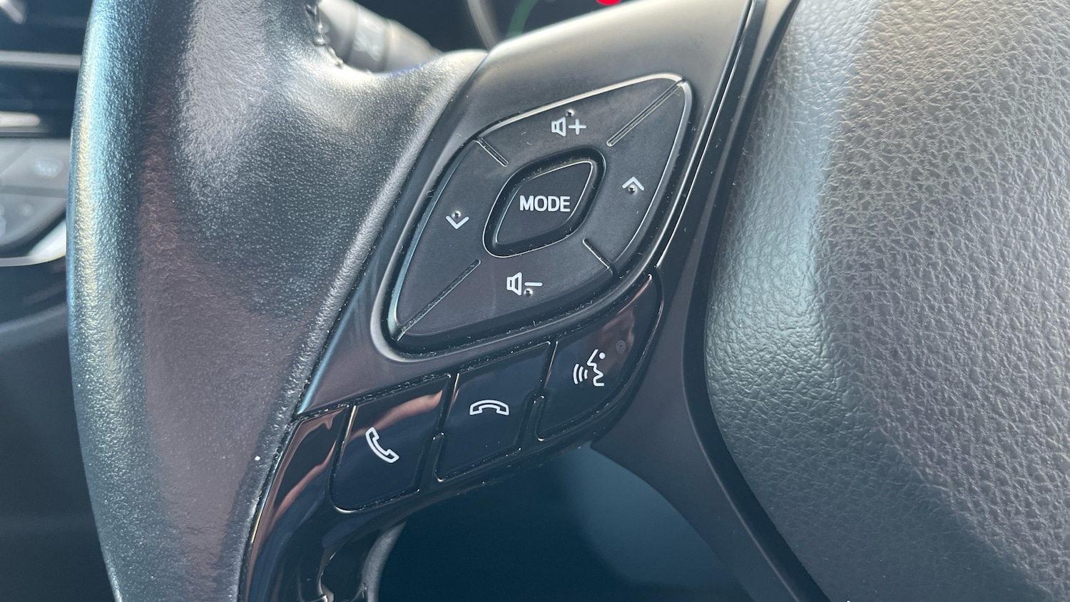 Used Toyota C-HR 2020 for sale - 76879266: Photo 40