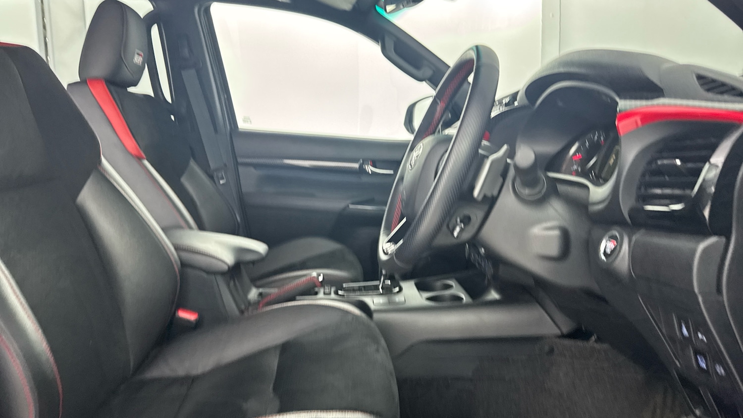 Used Toyota Hilux 2023 for sale - 77530141: Photo 11