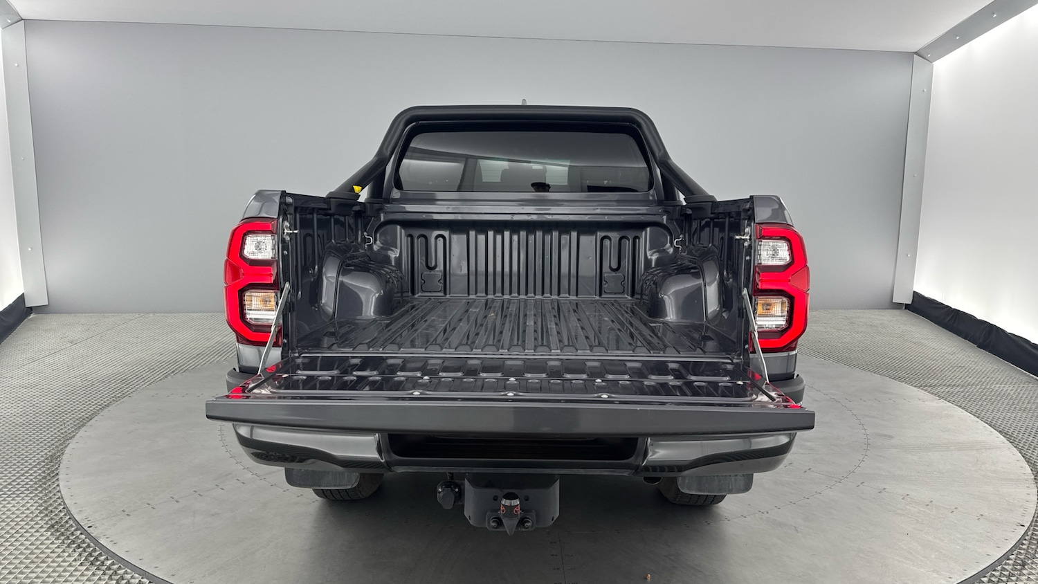 Used Toyota Hilux 2023 for sale - 77530141: Photo 14