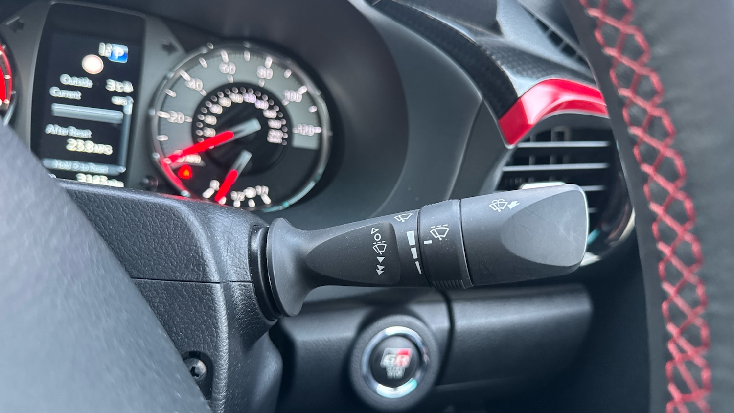 Used Toyota Hilux 2023 for sale - 77530141: Photo 25