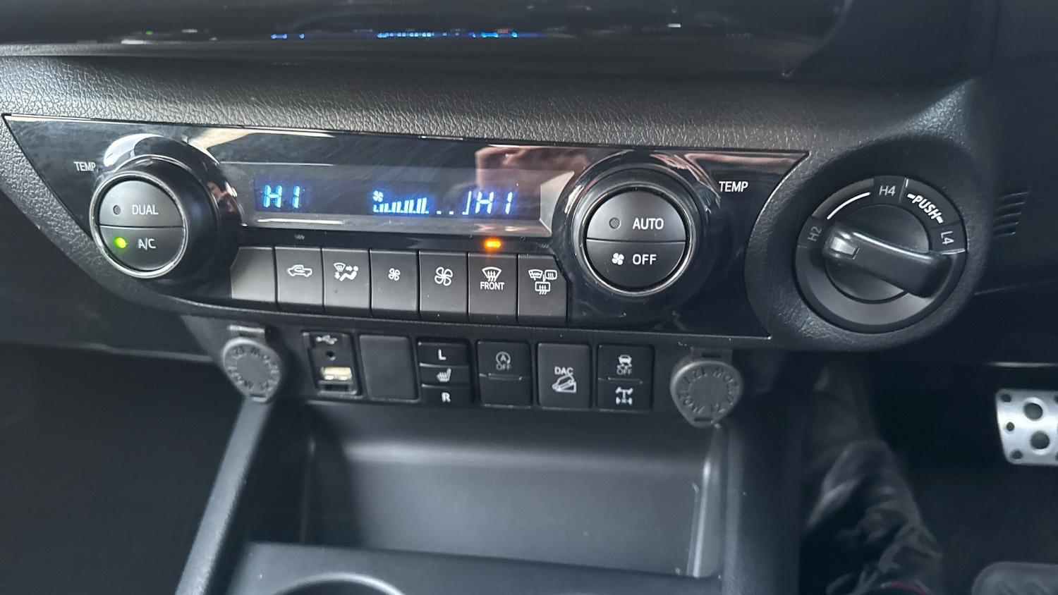 Used Toyota Hilux 2023 for sale - 77530141: Photo 27