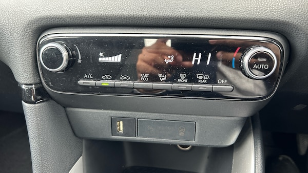 Used Toyota Yaris 2022 for sale - 76299755: Photo 39
