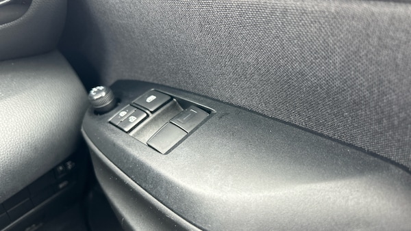 Used Toyota Yaris 2022 for sale - 76299755: Photo 40