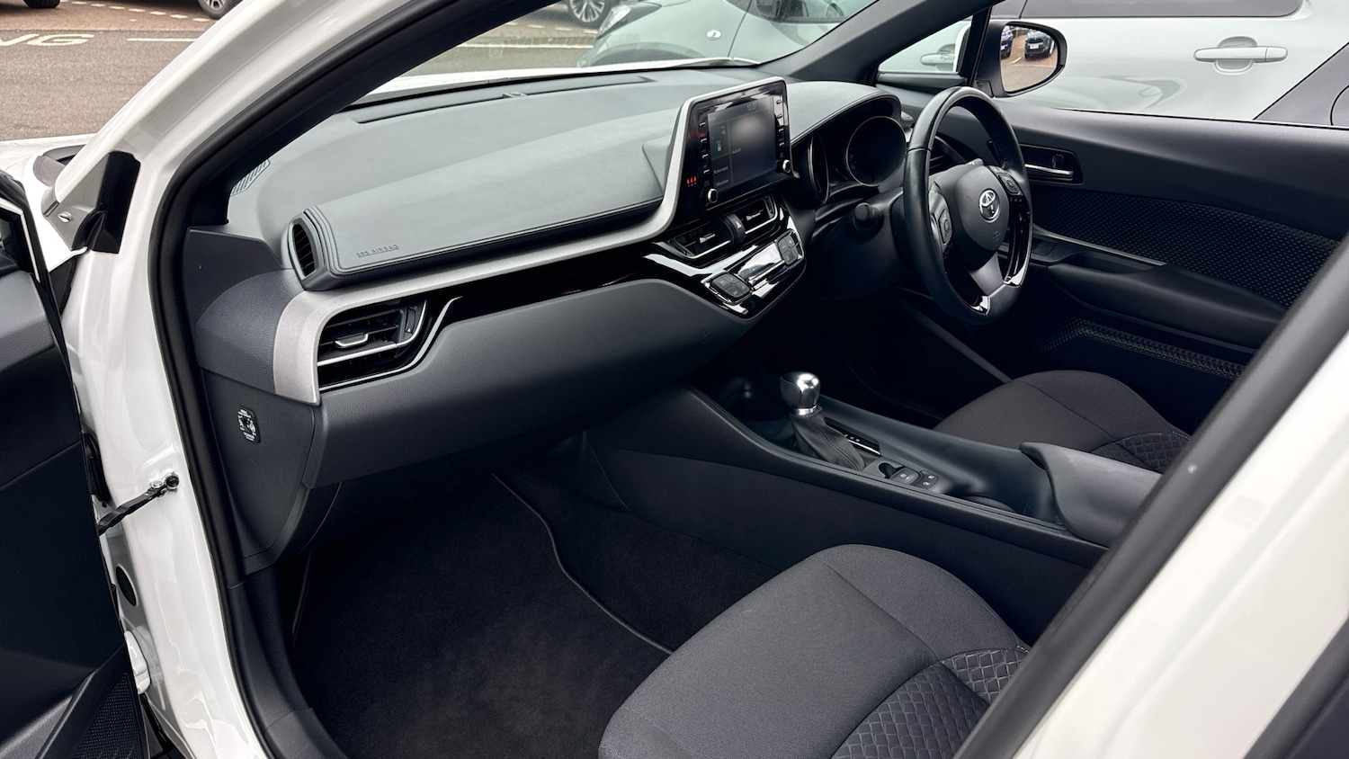 Used Toyota C-HR 2023 for sale - 76302120: Photo 10